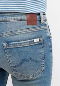 Damskie Spodnie Jeansowe Mustang Style Shelby Slim Boot Denim Blue 1016202 5000 421. Okazja: do pracy, na co dzień. Styl: klasyczny, casual #9