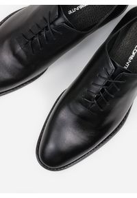 Pako Lorente - PAKO LORENTE – Obuwie męskie P000B-BX-071-C-0. Okazja: na wesele, na ślub cywilny. Materiał: skóra. Styl: klasyczny, elegancki
