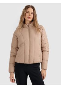 4f - 4F Kurtka puchowa z wypełnieniem syntetycznym damska - beżowa XXL. Okazja: na co dzień. Typ kołnierza: kołnierzyk stójkowy, kaptur. Kolor: beżowy. Materiał: puch, syntetyk. Długość: długie. Styl: casual, klasyczny, sportowy #1