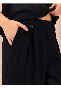 Sinsay - Spodnie wide leg z domieszką lnu - czarny. Kolor: czarny. Materiał: len