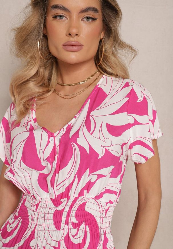 Renee - Różowa Bawełniana Sukienka z Abstrakcyjnym Motywem i Guzikami Talivea. Okazja: na co dzień. Typ kołnierza: dekolt w kształcie V. Kolor: różowy. Materiał: bawełna. Sezon: wiosna, lato. Typ sukienki: proste. Styl: casual, elegancki