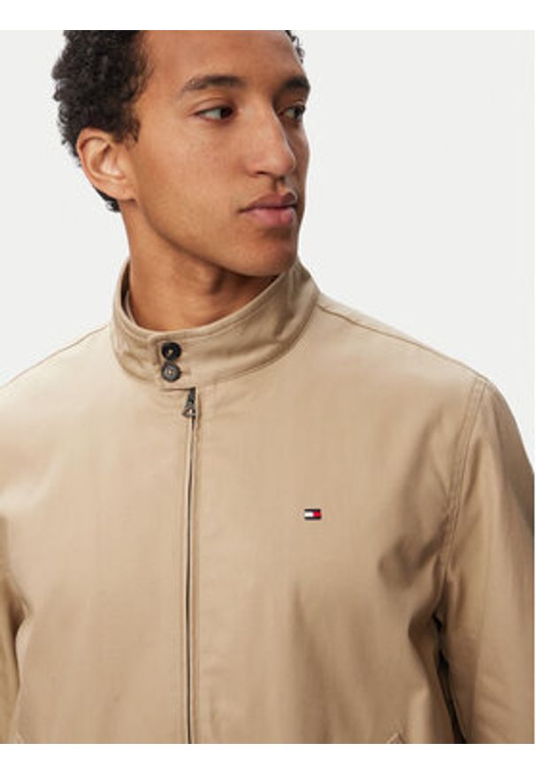 TOMMY HILFIGER - Tommy Hilfiger Kurtka przejściowa Classic Harrington MW0MW43468 Beżowy Regular Fit. Kolor: beżowy. Materiał: bawełna