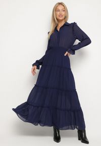 Born2be - Granatowa Rozkloszowana Sukienka VICES Koszulowa w Stylu Retro Aravite. Okazja: na co dzień. Typ kołnierza: kołnierzyk klasyczny, kołnierz z falbankami, dekolt w kształcie V. Kolor: niebieski. Długość rękawa: długi rękaw. Typ sukienki: koszulowe. Styl: retro #1