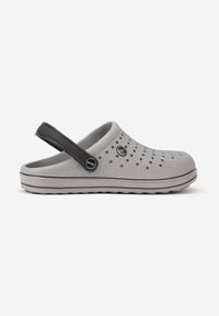 Born2be - Jasnoszare Piankowe Klapki z Ażurową Cholewką i Paskiem Podtrzymującym Piętę Salurisa. Okazja: na co dzień. Kolor: szary. Materiał: dresówka. Wzór: ażurowy. Sezon: lato. Styl: klasyczny, sportowy, casual #4
