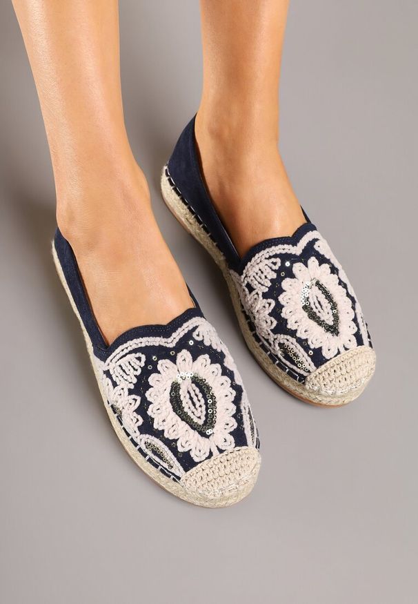 Born2be - Granatowe Espadryle z Plecioną Podeszwą Cekinami i Haftem Merelitia. Okazja: na spacer, na co dzień, na imprezę. Kolor: niebieski. Wzór: haft. Sezon: lato. Styl: elegancki, casual