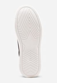 Born2be - Czarne Sneakersy VICES z Metaliczną Wstawką Perforacją i Gwiazdą Edanatia. Okazja: na co dzień. Kolor: czarny. Materiał: jeans. Wzór: aplikacja #7