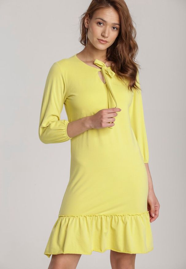 Renee - Jasnożółta Sukienka Mererien. Kolor: żółty. Materiał: dzianina. Długość rękawa: długi rękaw. Wzór: aplikacja. Długość: mini