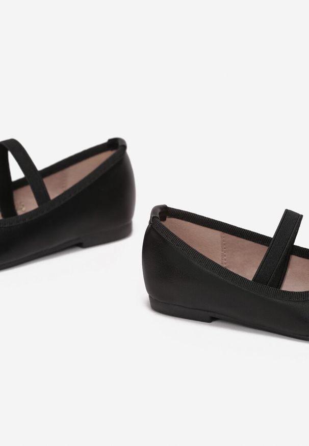 Born2be - Czarne Balerinki Galyllis. Okazja: na co dzień. Zapięcie: bez zapięcia. Kolor: czarny. Szerokość cholewki: normalna. Styl: casual, elegancki, klasyczny