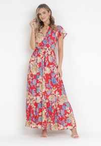 Born2be - Czerwona Sukienka Sepurcia. Kolor: czerwony. Materiał: materiał, wiskoza. Długość rękawa: krótki rękaw. Wzór: nadruk, aplikacja, kwiaty. Sezon: wiosna, lato. Typ sukienki: rozkloszowane, kopertowe. Styl: boho. Długość: maxi #1