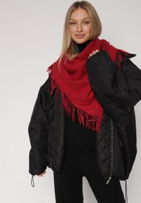 Born2be - Bordowy Trójkątny Szalik z Wiskozy i Bawełny z Frędzlami Vetirala. Okazja: na co dzień, do pracy, na spotkanie biznesowe. Kolor: czerwony. Materiał: bawełna, wiskoza. Styl: biznesowy, casual, elegancki #1