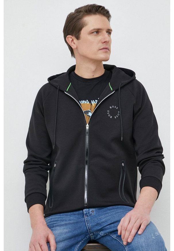 Boss Green - BOSS bluza BOSS GREEN męska kolor czarny z kapturem z nadrukiem. Typ kołnierza: kaptur. Kolor: czarny. Materiał: poliester. Długość rękawa: raglanowy rękaw. Wzór: nadruk
