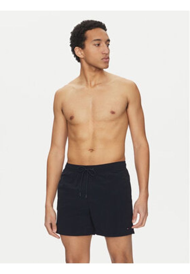 TOMMY HILFIGER - Tommy Hilfiger Szorty kąpielowe UM0UM03477 Granatowy Regular Fit. Kolor: niebieski. Materiał: syntetyk