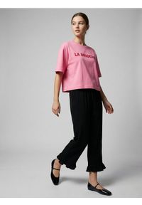 Sinsay - Bawełniana koszulka z napisem LA BRIOCHE - różowy. Kolor: różowy. Materiał: bawełna. Wzór: napisy #1