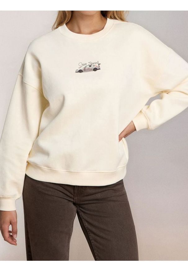 Sinsay - Bluza crewneck z nadrukiem - kremowy. Kolor: kremowy. Wzór: nadruk