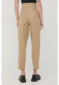 TwinSet - Twinset spodnie bawełniane damskie kolor beżowy fason chinos high waist. Stan: podwyższony. Kolor: beżowy. Materiał: bawełna. Wzór: aplikacja