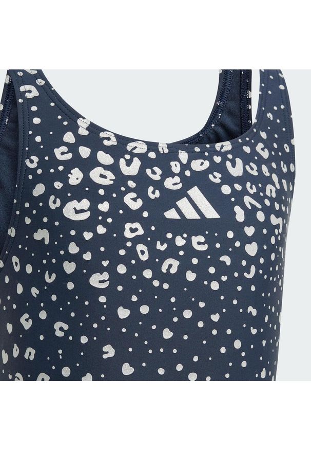 Adidas - Kostium kąpielowy Glitter V-back Swimsuit Kids. Kolor: fioletowy. Wzór: nadruk