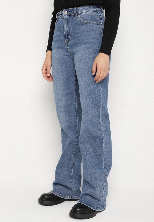 Born2be - Niebieskie Jeansy z Wiskozą z Wysokim Stanem i Szerokimi Nogawkami Isozela. Okazja: na spacer. Stan: podwyższony. Kolekcja: plus size. Kolor: niebieski. Styl: klasyczny, elegancki