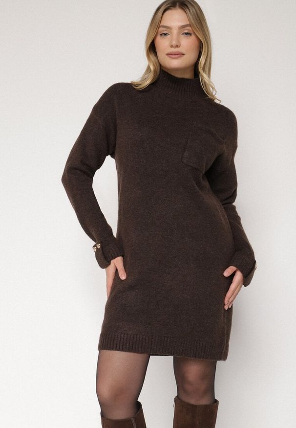 Born2be - Brązowa Dzianinowa Sukienka z Półgolfem z Domieszką Wełny i Wiskozą Nesara. Okazja: na co dzień. Kolor: brązowy. Materiał: dzianina, wełna, wiskoza. Sezon: zima, jesień. Styl: casual. Długość: midi
