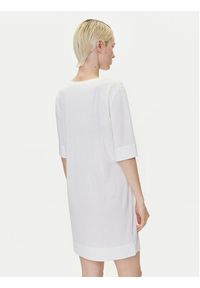Emporio Armani Sukienka codzienna EW000618 AF12187 U1131 Biały Loose Fit. Okazja: na co dzień. Kolor: biały. Materiał: wiskoza. Typ sukienki: proste. Styl: casual