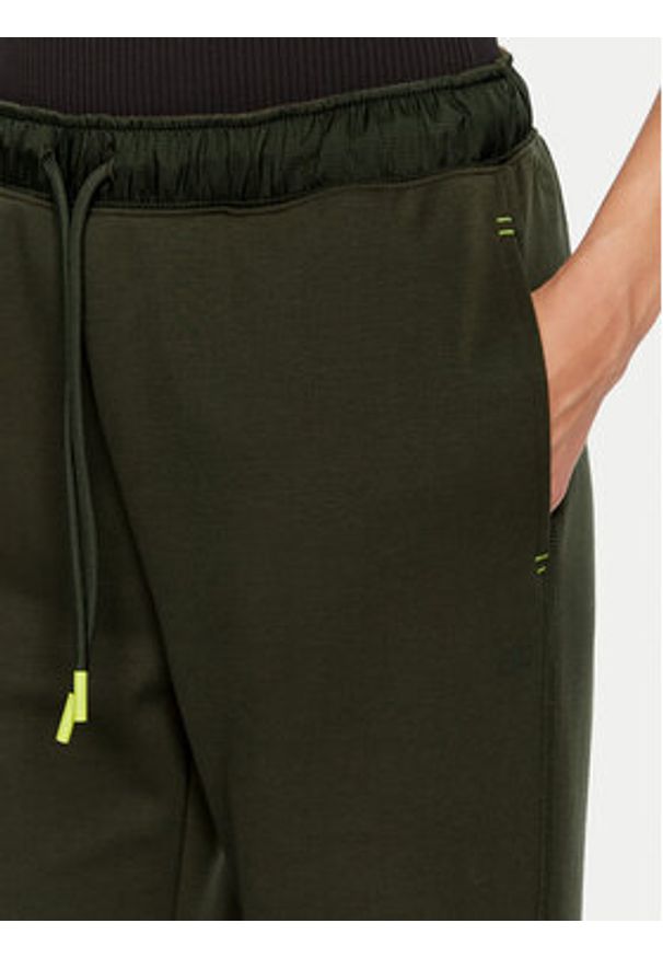 Champion Spodnie dresowe 117477 Zielony Slim Fit. Kolor: zielony. Materiał: syntetyk