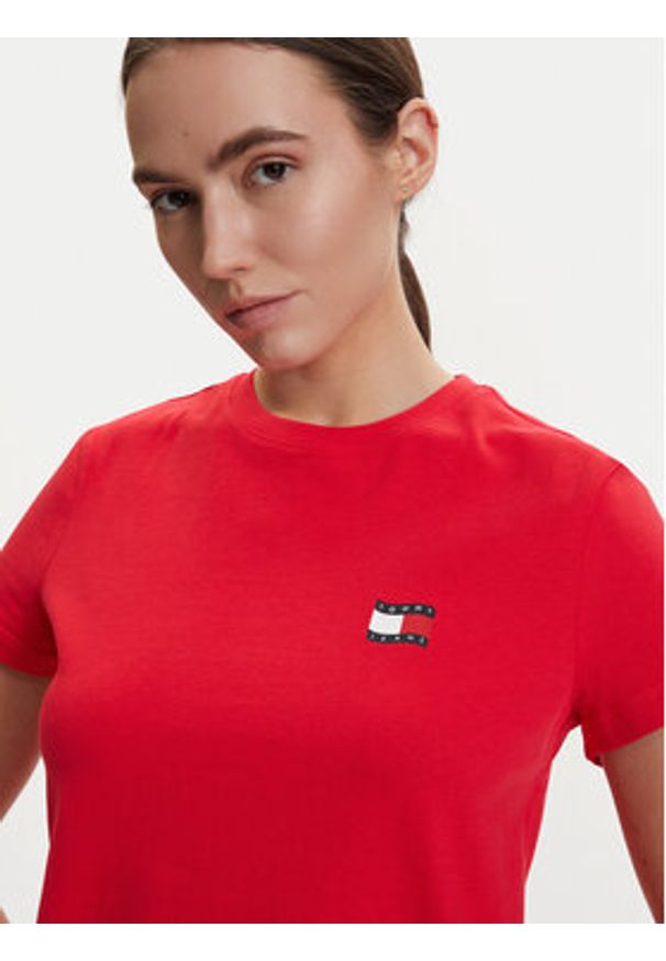 Tommy Jeans T-Shirt DW0DW22274 Czerwony Regular Fit. Kolor: czerwony. Materiał: bawełna