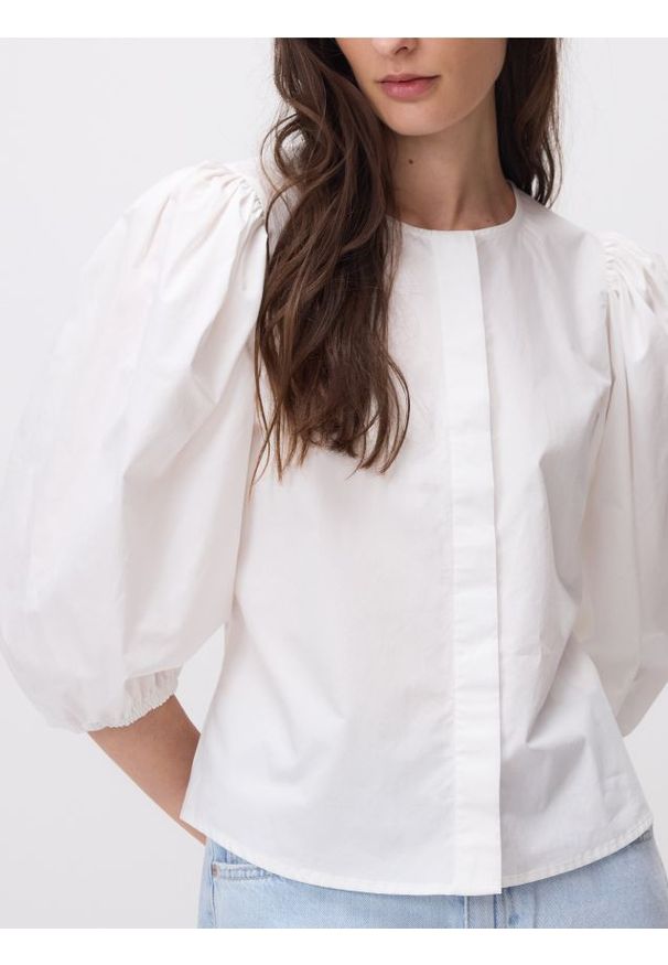 Reserved - Bawełniana koszula z bufkami - biały. Kolor: biały. Materiał: bawełna