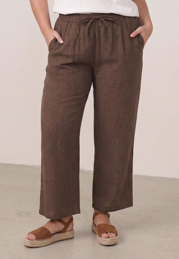 Born2be - Brązowe Spodnie Casual Szerokie ze Sznurkiem i Gumką w Pasie Caeena. Okazja: na co dzień. Kolekcja: plus size. Kolor: brązowy. Długość: długie. Styl: casual