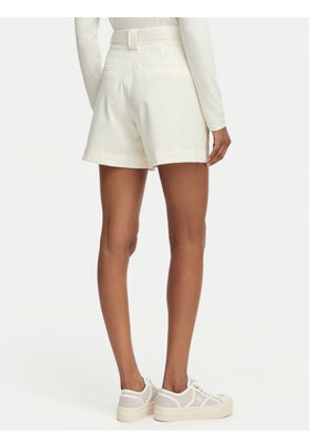 Guess Szorty materiałowe W6GD01 W1415 Kremowy Regular Fit. Kolor: kremowy. Materiał: syntetyk