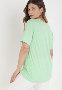 Born2be - Jasnozielony T-shirt Mayarinia. Okazja: na co dzień. Kolor: zielony. Materiał: jeans, bawełna, dzianina. Długość rękawa: krótki rękaw. Długość: krótkie. Wzór: jednolity, gładki. Styl: casual, klasyczny, sportowy #2