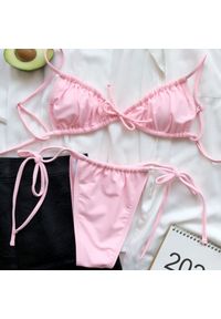 Intica - Bikini wiązane na plażę i do pływania Kamillah. Kolor: różowy. Materiał: materiał