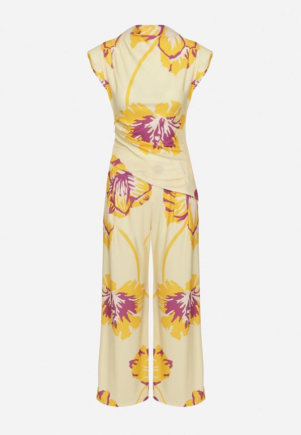 Born2be - Żółty Komplet w Kwiaty Asymetryczna Bluzka z Marszczeniem i Szerokie Spodnie Linamia. Kolor: żółty. Materiał: materiał. Wzór: kwiaty