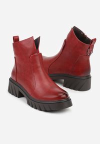 Born2be - Czerwone Casualowe Botki na Podeszwie z Tłoczeniami Rasidia. Okazja: na co dzień. Zapięcie: zamek. Kolor: czerwony. Styl: casual
