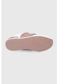 DKNY - Dkny Buty kolor biały na płaskiej podeszwie. Nosek buta: okrągły. Zapięcie: sznurówki. Kolor: biały. Materiał: guma. Obcas: na płaskiej podeszwie