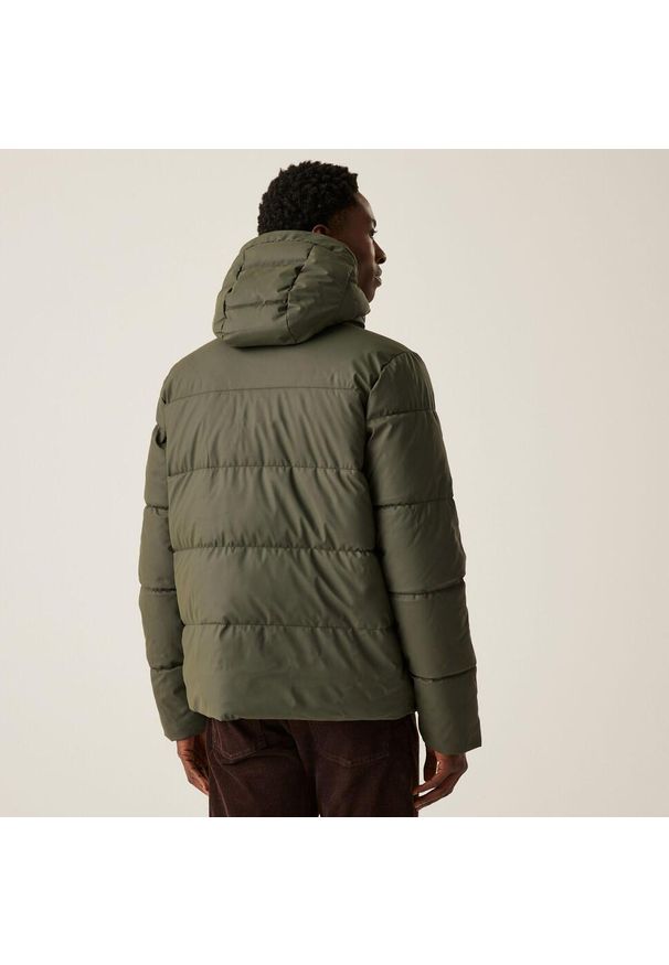 Regatta - Kurtka turystyczna męska zimowa pikowana Saltern. Typ kołnierza: kaptur. Kolor: wielokolorowy, brązowy, zielony. Materiał: puch. Długość: krótkie. Sezon: zima. Sport: turystyka piesza