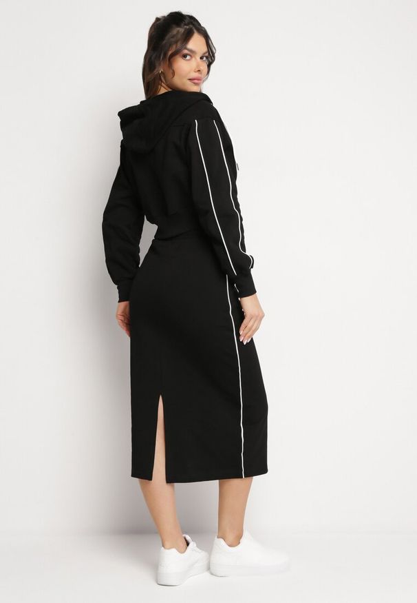 Born2be - Czarny Komplet Dresowy ze Spódnicą i Zasuwaną Bluzka z Kapturem Zerinala. Kolor: czarny. Materiał: dresówka