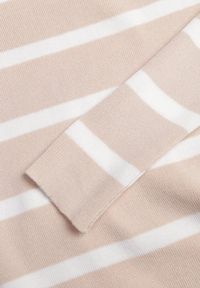 Renee - Beżowy Oversizowy Sweter z Rękawami o Fasonie Nietoperz i Wzorem w Paski Eistauma. Kolor: beżowy. Wzór: paski #6