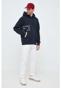 TOMMY HILFIGER - Tommy Hilfiger bluza męska kolor granatowy z kapturem z nadrukiem. Typ kołnierza: kaptur. Kolor: niebieski. Materiał: bawełna. Długość rękawa: długi rękaw. Długość: długie. Wzór: nadruk #3
