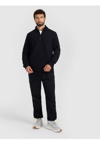 4f - 4F Bluza dresowa z dzianiny waflowej męska - czarna M. Okazja: na co dzień. Typ kołnierza: kołnierzyk stójkowy. Kolor: czarny. Materiał: dzianina, dresówka. Styl: casual, sportowy #2