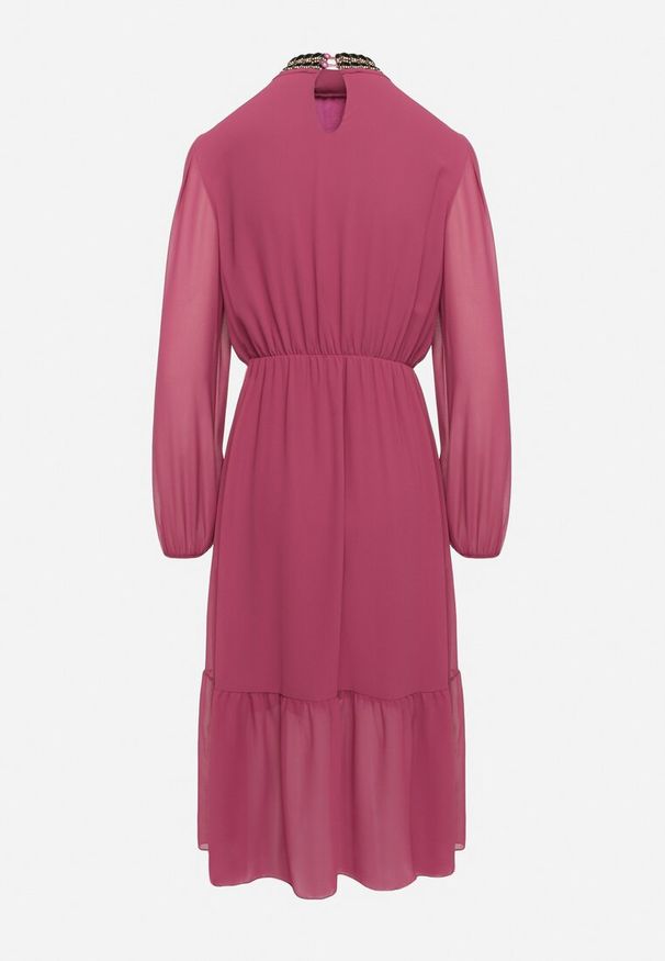 Born2be - Fioletowa Sukienka z Gumką w Talii Ozdobiona Aplikacjami przy Dekolcie Lilirae. Kolor: fioletowy. Wzór: aplikacja. Sezon: wiosna, lato. Styl: elegancki