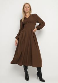 Born2be - Brązowa Sukienka z Wiskozą o Kroju z Gorsetową Talią i Bufiastymi Rękawami Aniste. Okazja: na co dzień. Typ kołnierza: dekolt gorset. Kolor: brązowy. Materiał: wiskoza. Typ sukienki: gorsetowe. Styl: wizytowy, casual, elegancki, sportowy #1