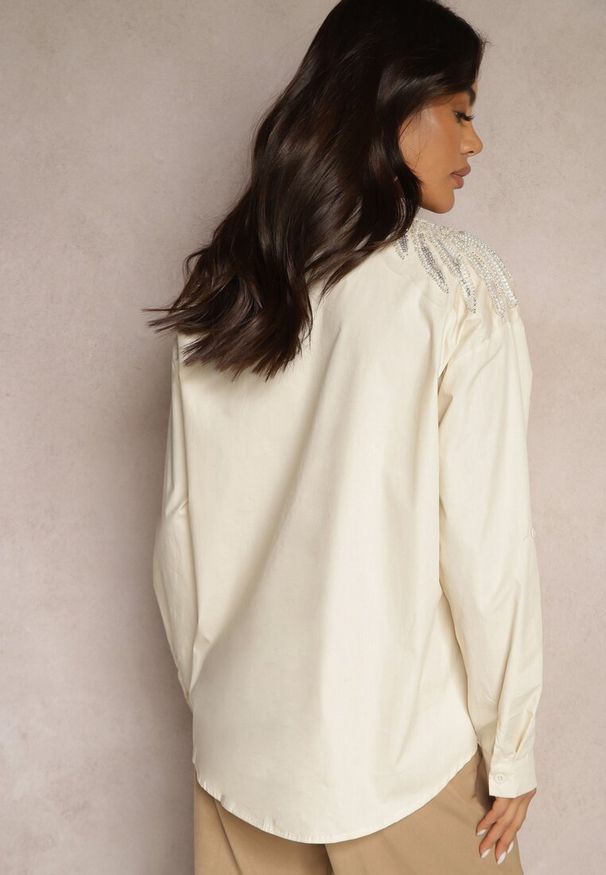 Renee - Ciemnobeżowa Bawełniana Koszula z Cekinami Donithiel. Okazja: na co dzień. Typ kołnierza: kołnierzyk klasyczny, dekolt w serek. Kolor: beżowy. Materiał: bawełna. Długość rękawa: długi rękaw. Długość: długie. Styl: glamour, klasyczny, casual, elegancki