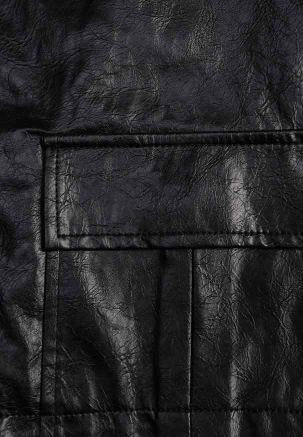 Born2be - Czarna Kurtka Ramoneska Bomberka Ściągana po Bokach Salanthe. Okazja: na co dzień. Kolor: czarny. Materiał: jeans, poliester. Styl: casual