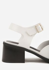 Renee - Białe Sandały na Słupku z Geometryczną Cholewką Aiganele. Zapięcie: sprzączka. Kolor: biały. Materiał: jeans. Wzór: geometria. Obcas: na słupku. Styl: klasyczny. Wysokość obcasa: średni #8