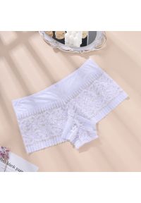 Intica - Koronkowe szorty z ozdobnym wykończeniem na specjalne okazje Vaira. Kolor: biały. Materiał: koronka. Wzór: koronka #1