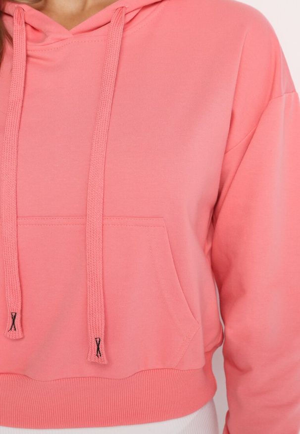 Born2be - Różowa Bluza z Dodatkiem Bawełny z Kapturem Wykończona Ściągaczami Evista. Okazja: na co dzień, na spotkanie biznesowe. Typ kołnierza: kaptur. Kolor: różowy. Materiał: bawełna. Styl: biznesowy, elegancki, casual