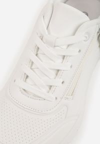 Renee - Białe Sneakersy na Platformie z Przezroczystą Wstawką i Suwakiem z Napisami Valentinae. Okazja: na co dzień. Kolor: biały. Materiał: jeans. Wzór: napisy. Obcas: na platformie. Wysokość obcasa: średni #4