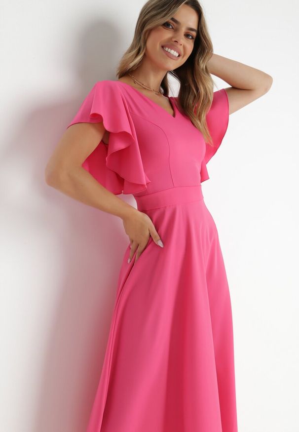 Born2be - Fuksjowa Rozkloszowana Sukienka Zdobiona Falbanami Emilienne. Okazja: na randkę, na spacer. Kolor: różowy. Materiał: jeans, tkanina. Wzór: aplikacja, gładki, jednolity. Typ sukienki: rozkloszowane. Styl: wizytowy, klasyczny, elegancki. Długość: maxi