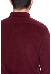 Lee - KOSZULA LEE BUTTON DOWN BURGUNDY L880MRMF. Typ kołnierza: button down. Kolor: czerwony. Materiał: materiał #6