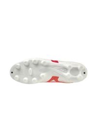 Buty piłkarskie męskie Mizuno Morelia Ii Club Md. Kolor: czerwony, biały, wielokolorowy. Materiał: syntetyk, materiał. Szerokość cholewki: normalna. Sport: piłka nożna