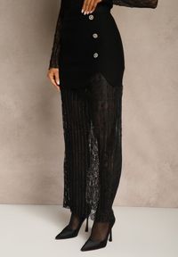 Renee - Czarna Spódnica z Dzianiny z Wiskozą z Koronkowym Dołem Zdobiona Guzikami Sewune. Kolor: czarny. Materiał: wiskoza, dzianina, koronka. Wzór: aplikacja #2
